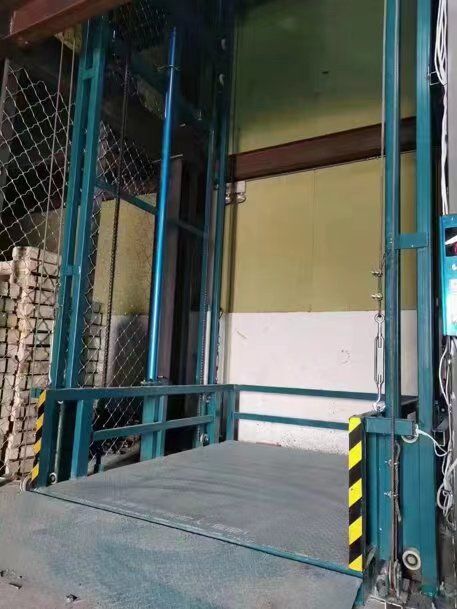 液壓升降機(jī)如何選用正確的液壓油？